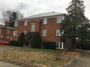 Apartment for rent at 2005 Washington Ave #1, Huntington, WV 25704
