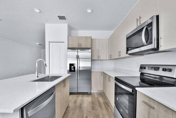 Townhouse for rent at 4074 Highland Oaks Dr, Pompano Beach, FL 33069