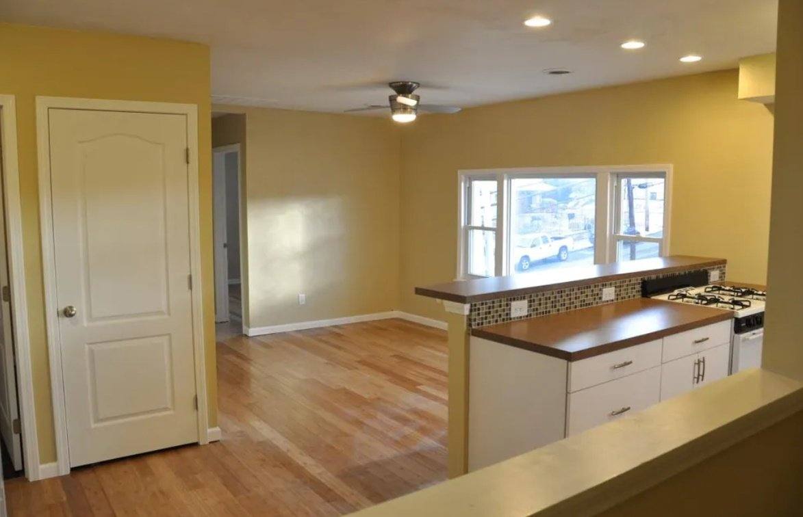 Apartment for rent at 1640 Ellsworth #2, Carnegie, PA 15106