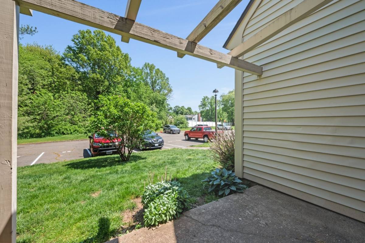 Apartment for rent at 20 Little Oak Lane, Rocky Hill, CT 06067