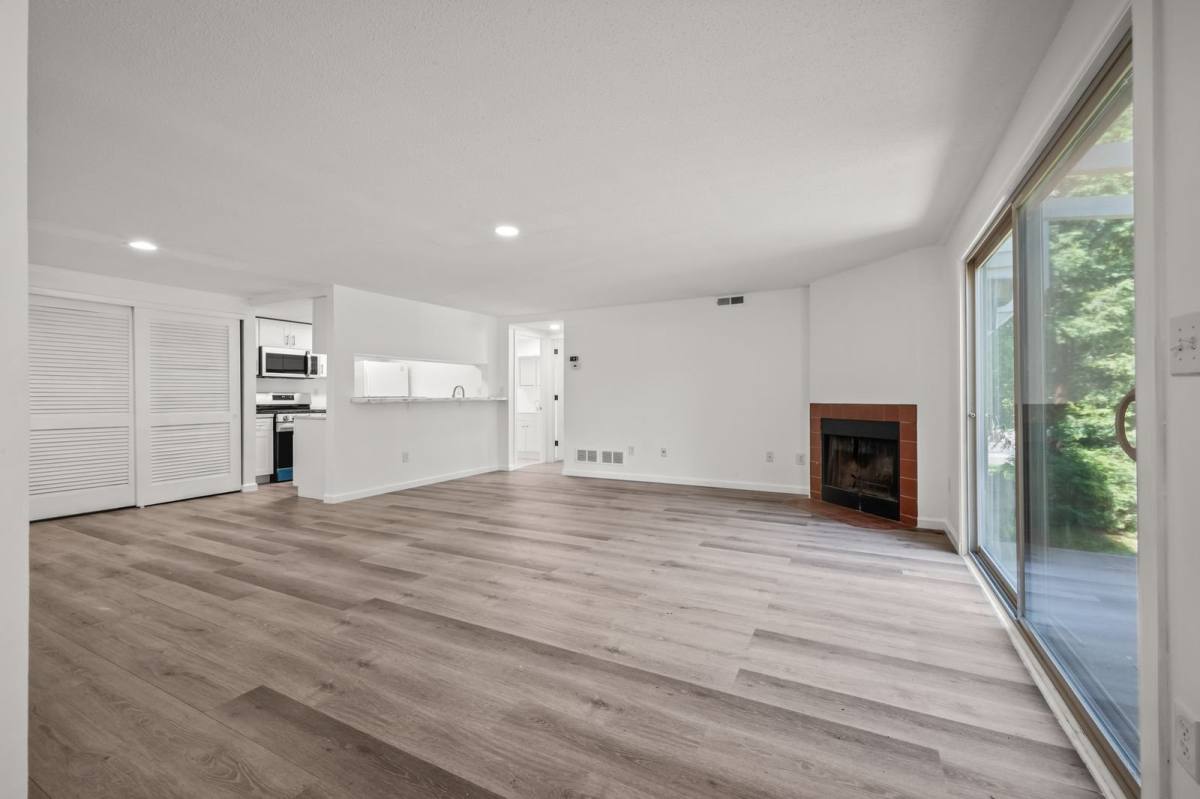 Apartment for rent at 20 Little Oak Lane, Rocky Hill, CT 06067