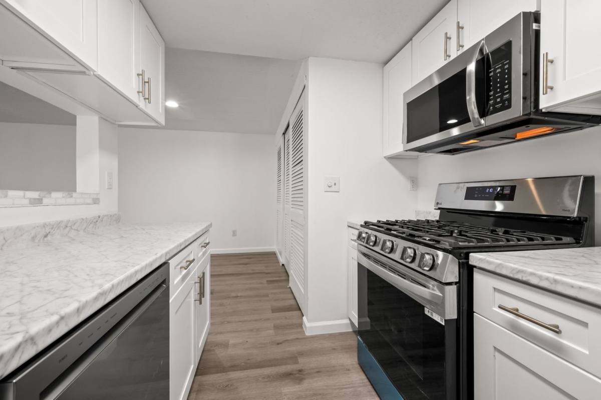 Apartment for rent at 20 Little Oak Lane, Rocky Hill, CT 06067