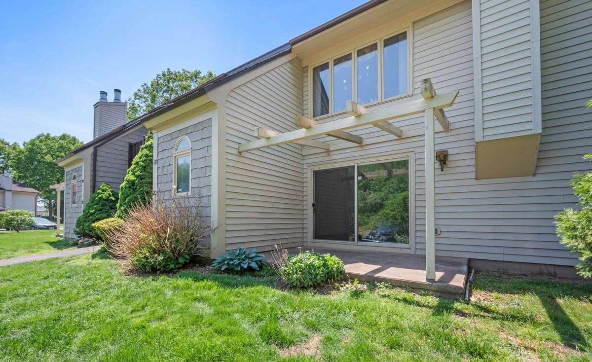 Apartment for rent at 20 Little Oak Lane, Rocky Hill, CT 06067