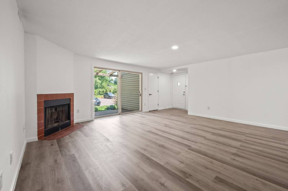 Apartment for rent at 20 Little Oak Lane, Rocky Hill, CT 06067