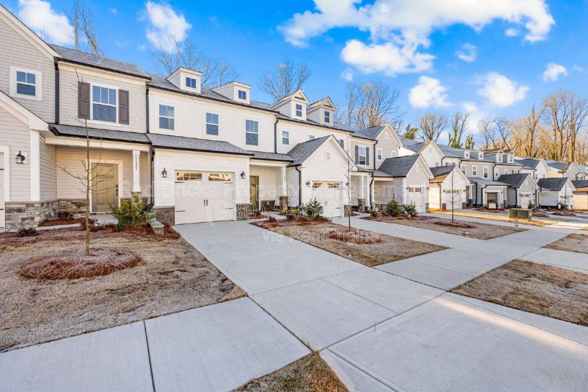 Townhouse for rent at 11027 Pagebrook Lane, Charlotte, NC 28214