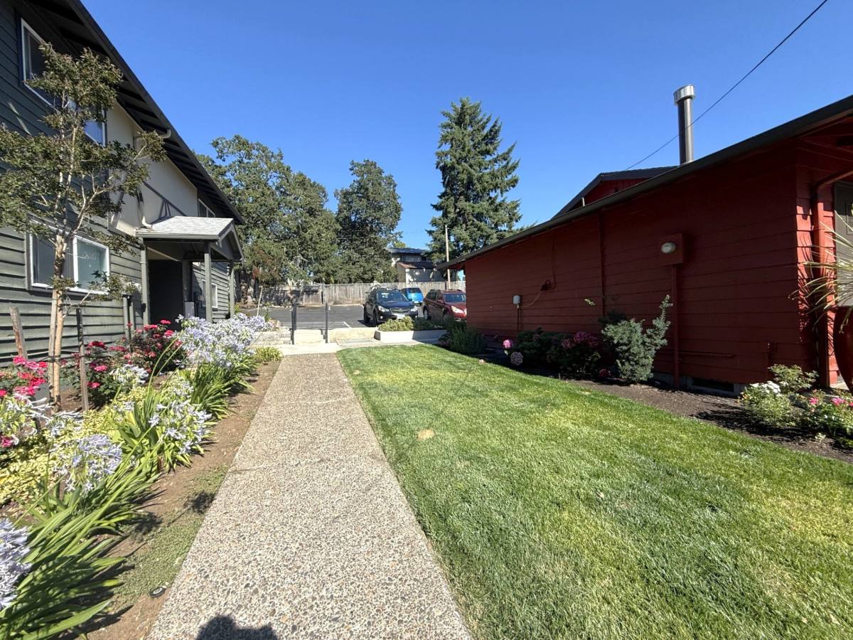 Apartment for rent at 17400 Webster Rd #27, Gladstone, OR 97027