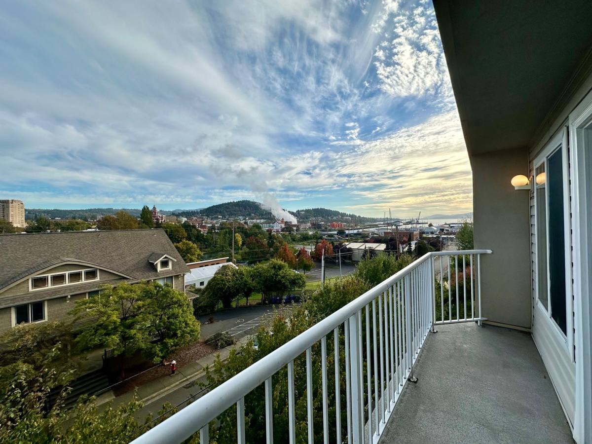 Apartment for rent at 1608 E St, Bellingham, WA 98225