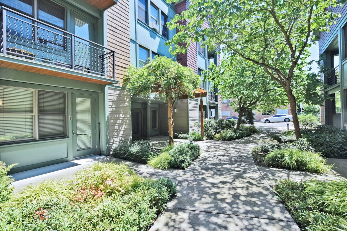Apartment for rent at 3535 S Corbett Ave #303, Portland, OR 97239