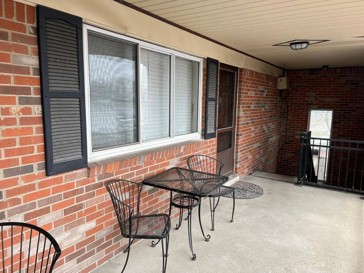 Apartment for rent at 15525 E Ten Mile #19, Eastpointe, MI 48021