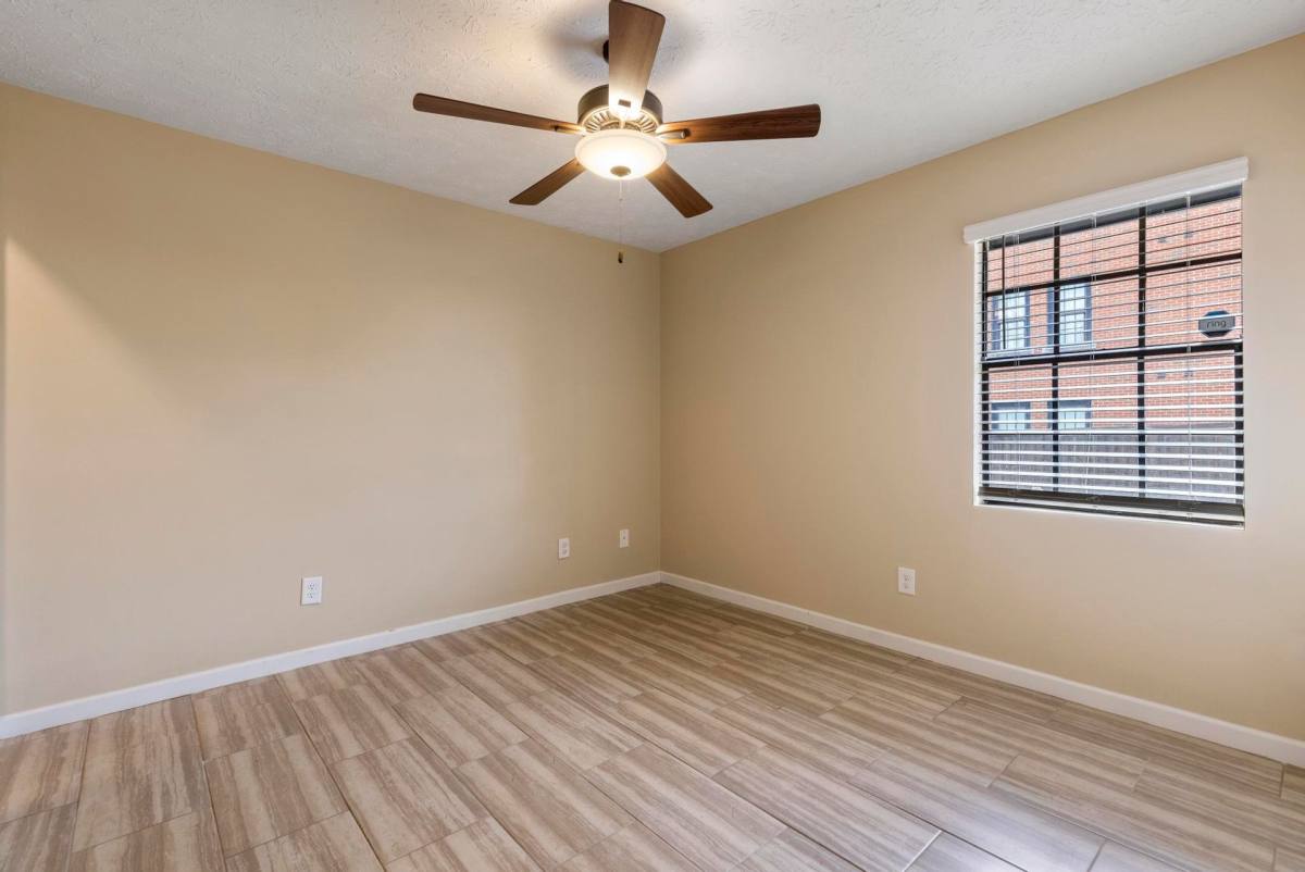 Apartment for rent at 362 W Magnolia Ave, Auburn, AL 36830