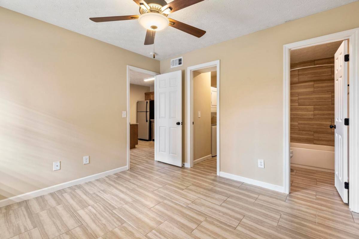 Apartment for rent at 362 W Magnolia Ave, Auburn, AL 36830