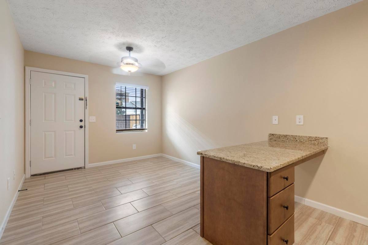 Apartment for rent at 362 W Magnolia Ave, Auburn, AL 36830