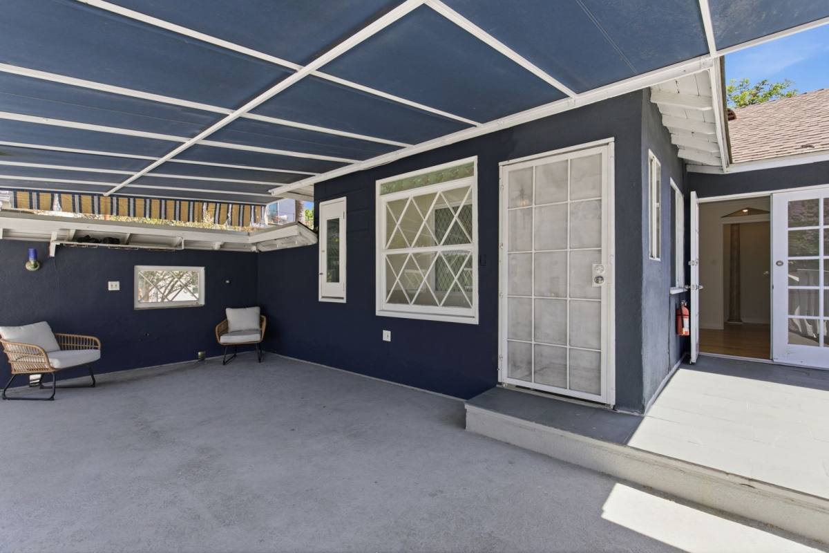 Apartment for rent at 12334 Moorpark St, Studio City, CA 91604