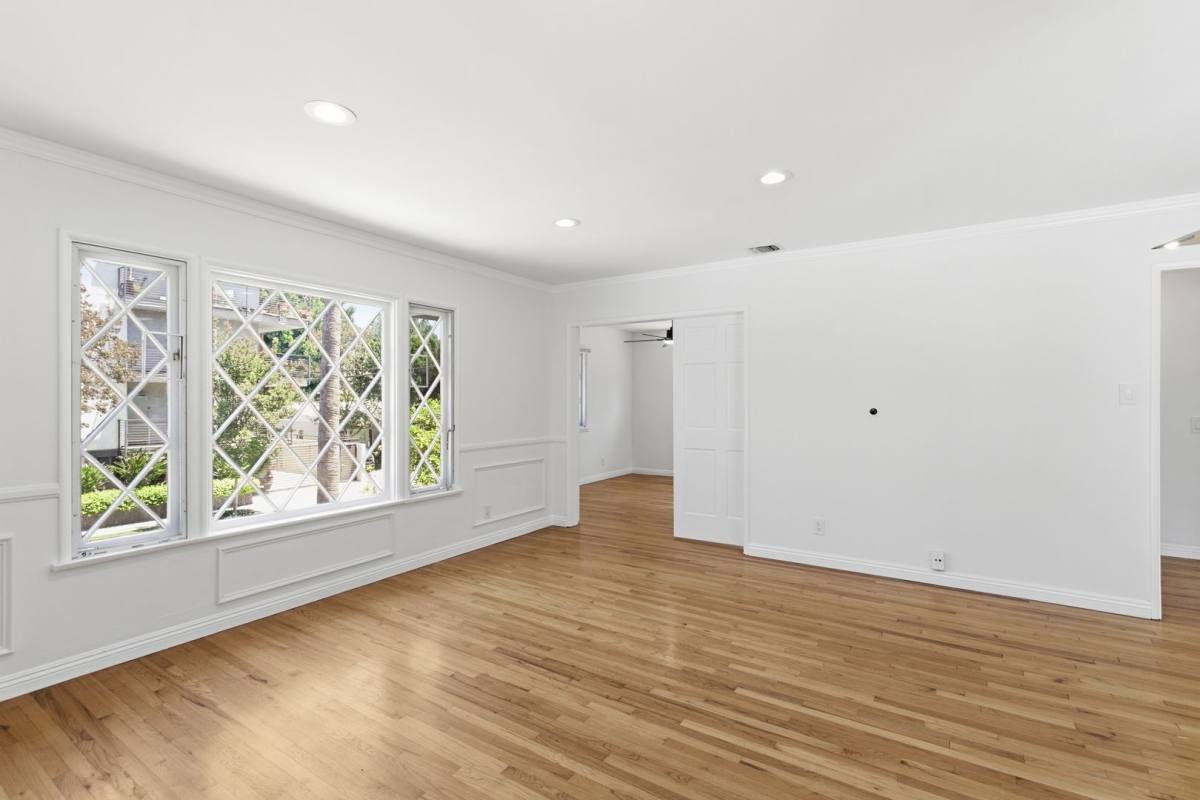 Apartment for rent at 12334 Moorpark St, Studio City, CA 91604