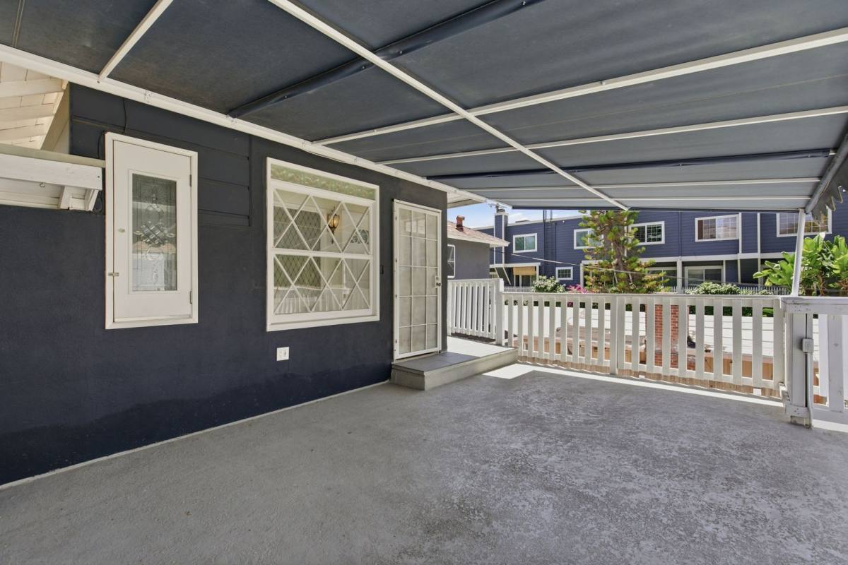 Apartment for rent at 12334 Moorpark St, Studio City, CA 91604
