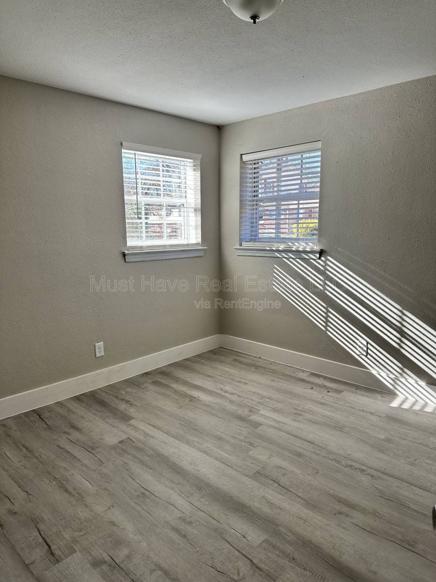Apartment for rent at 347 4th St SE #3A, Hickory, NC 28602