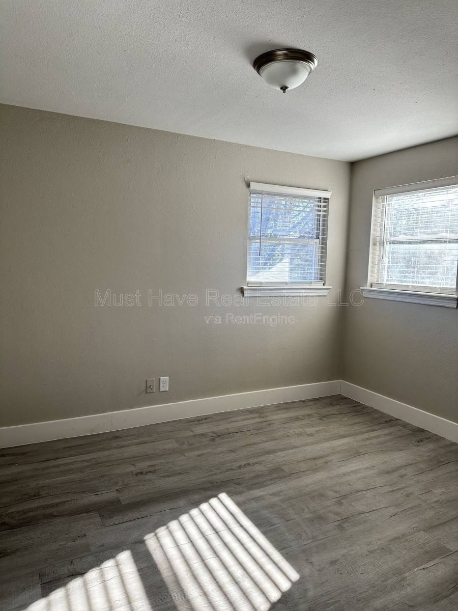Apartment for rent at 347 4th St SE #3A, Hickory, NC 28602