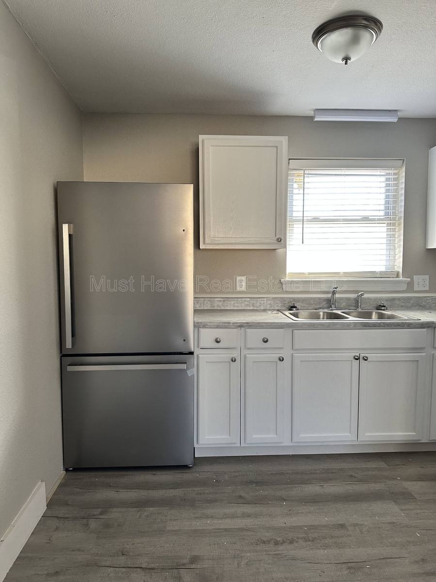 Apartment for rent at 347 4th St SE #3A, Hickory, NC 28602