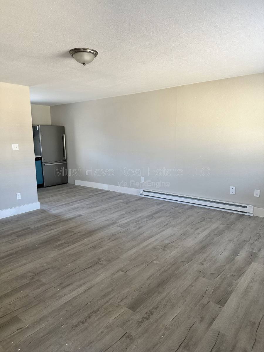 Apartment for rent at 347 4th St SE #3A, Hickory, NC 28602