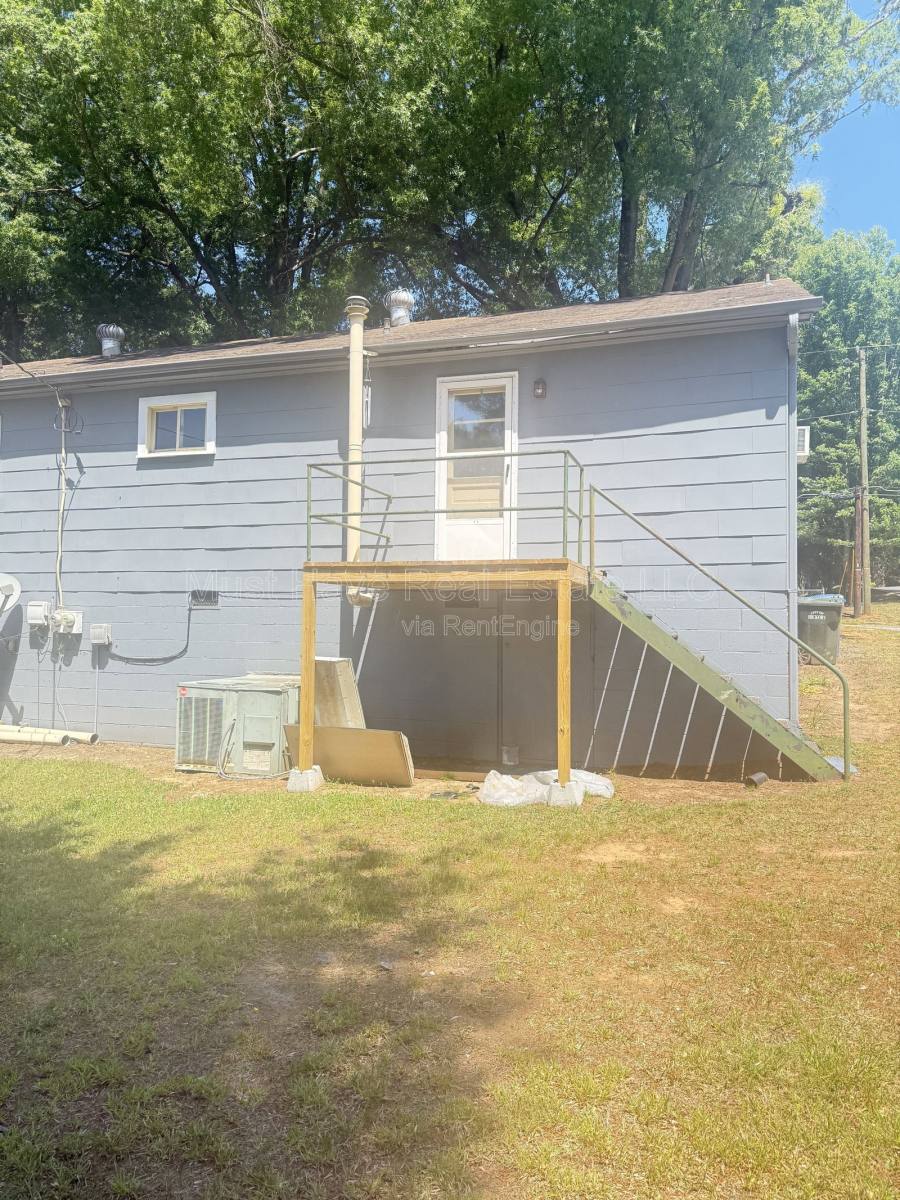 House for rent at 1255 22nd St NE, Hickory, NC 28601