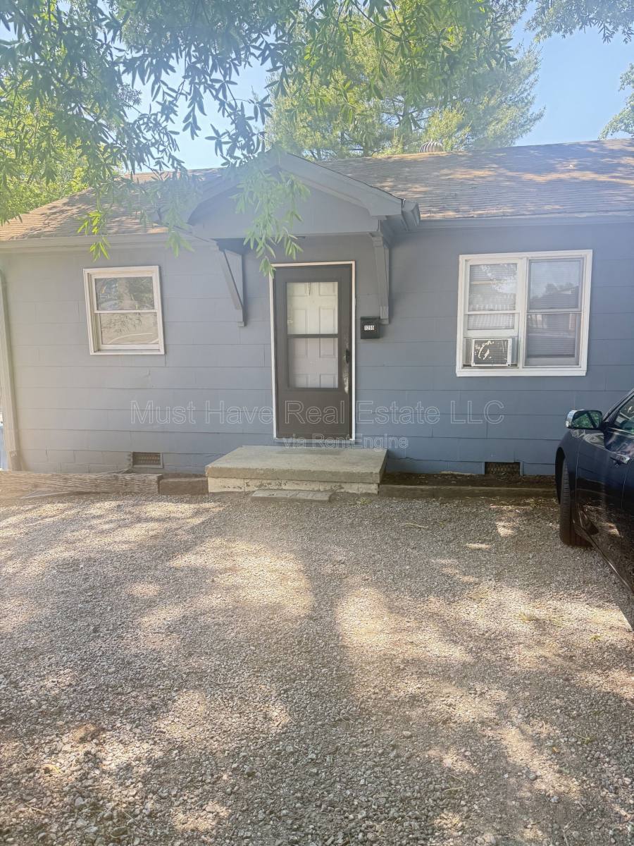 House for rent at 1255 22nd St NE, Hickory, NC 28601