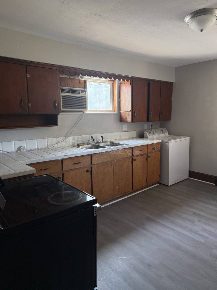 House for rent at 1255 22nd St NE, Hickory, NC 28601