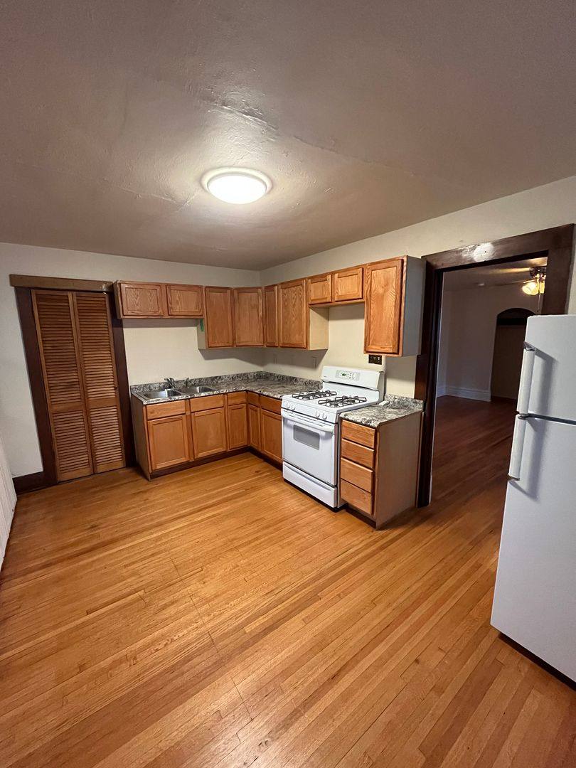 Apartment for rent at 1029 Spafford Ave, Rockford, IL 61107