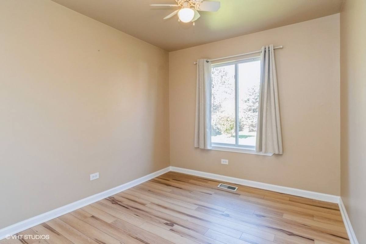 House for rent at 2423 Durango Lane, Naperville, IL 60564