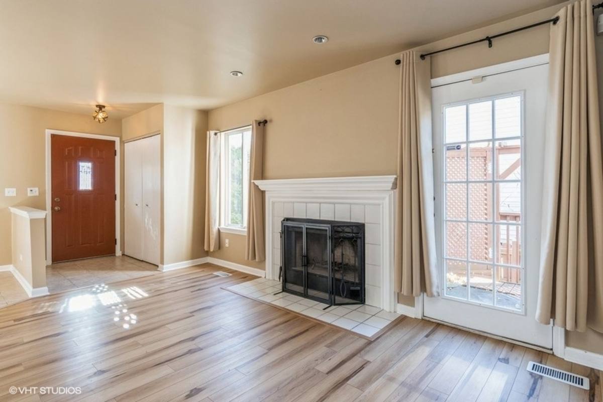 House for rent at 2423 Durango Lane, Naperville, IL 60564