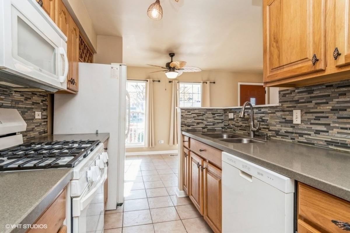 House for rent at 2423 Durango Lane, Naperville, IL 60564