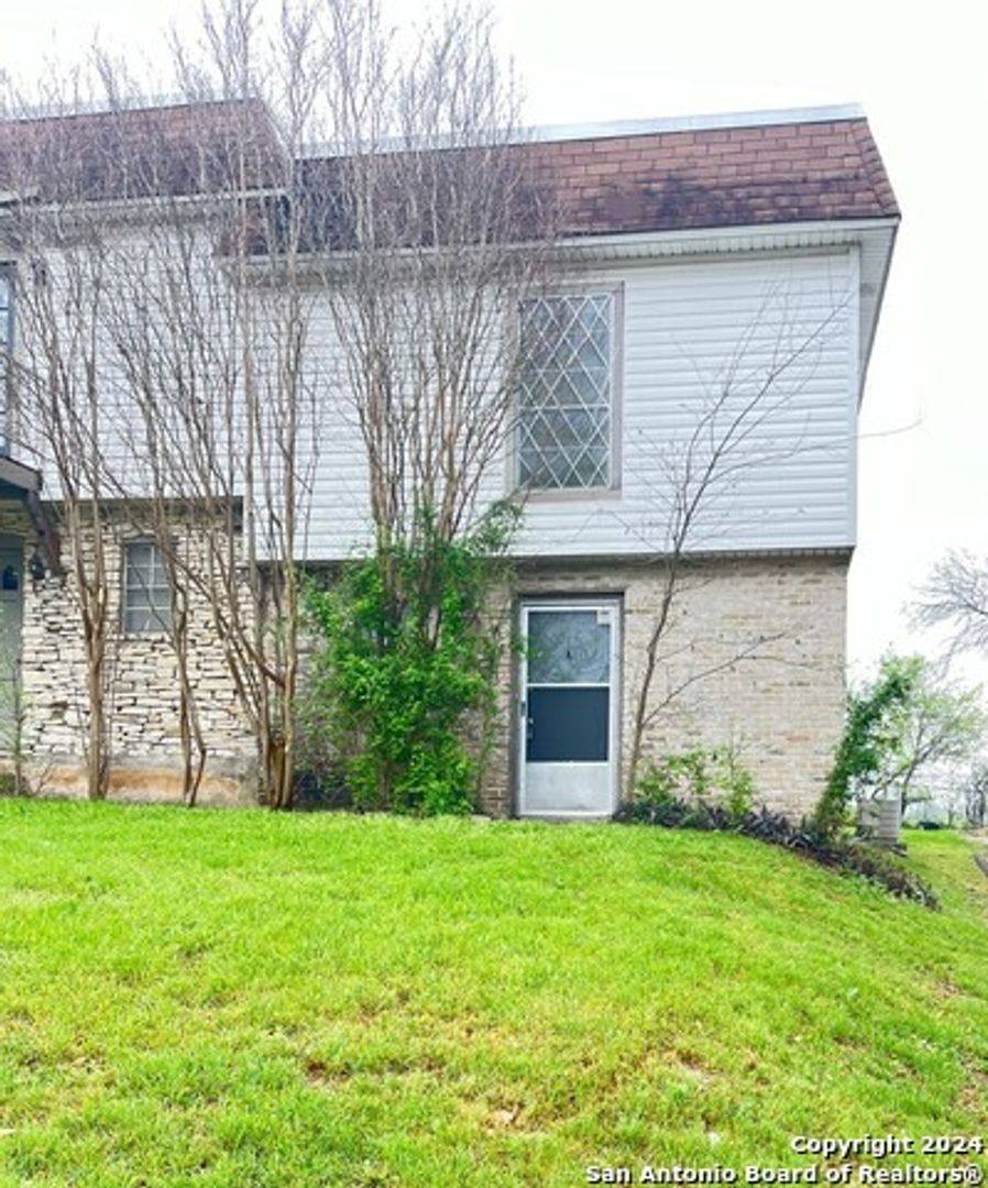 Apartment for rent at 1022 Fabulous Dr, San Antonio, TX 78213