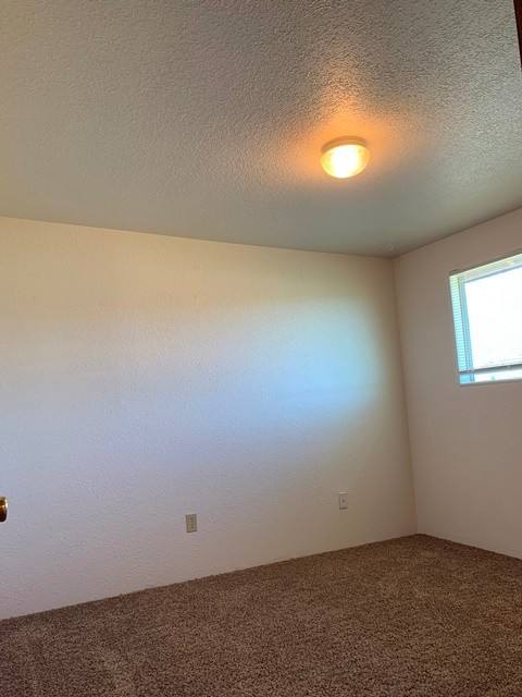 Townhouse for rent at 22 Nevada St, Klamath Falls, OR 97601
