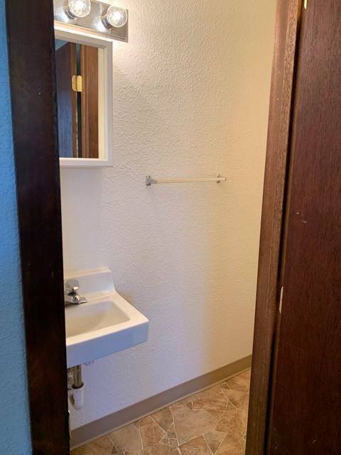 Townhouse for rent at 22 Nevada St, Klamath Falls, OR 97601
