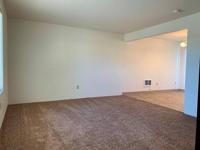 Townhouse for rent at 22 Nevada St, Klamath Falls, OR 97601