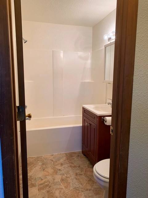 Townhouse for rent at 22 Nevada St, Klamath Falls, OR 97601