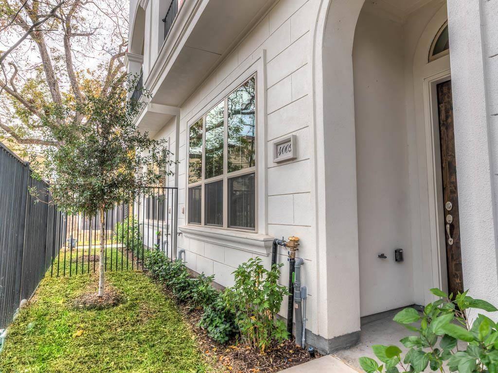 Apartment for rent at 4009 Lillian St, Houston, TX 77007