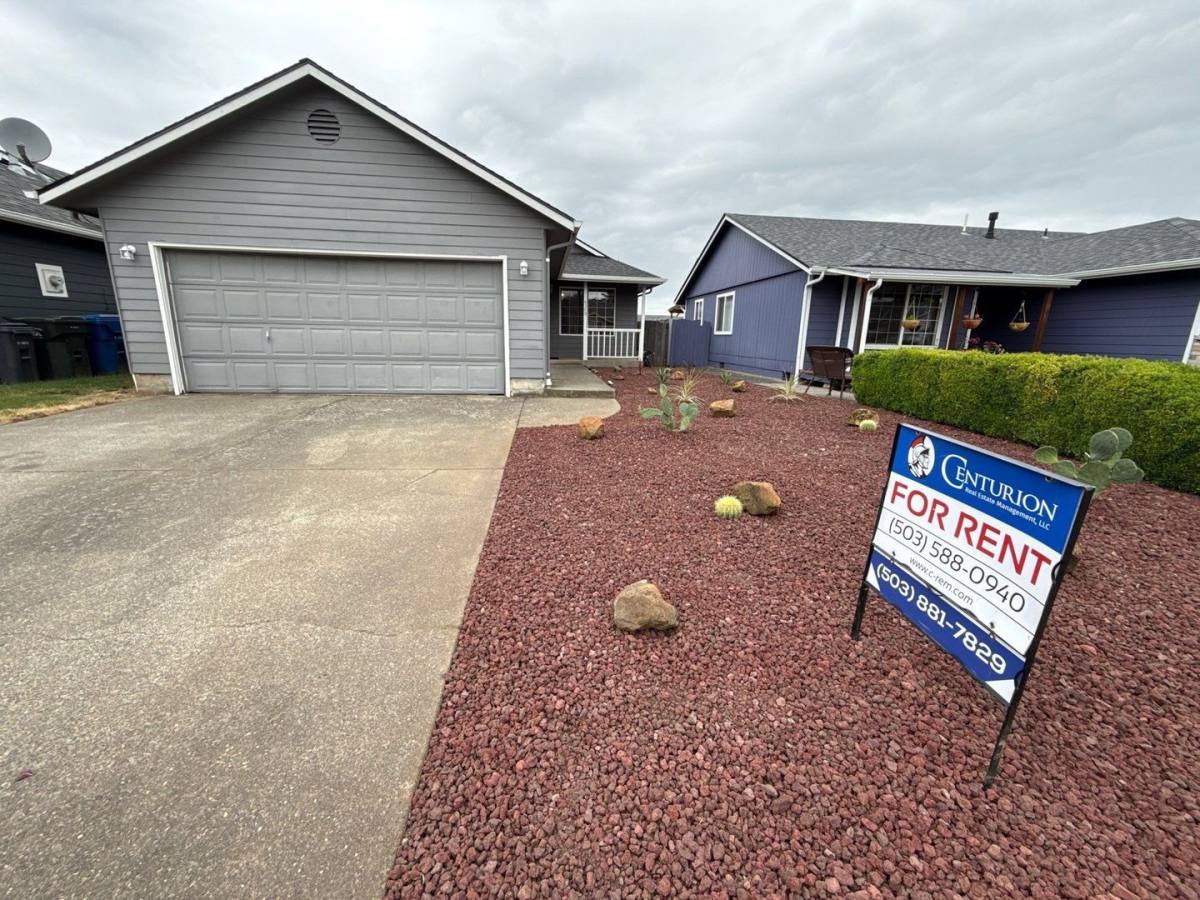 House for rent at 4359 Rodeo Dr NE, Salem, OR 97305