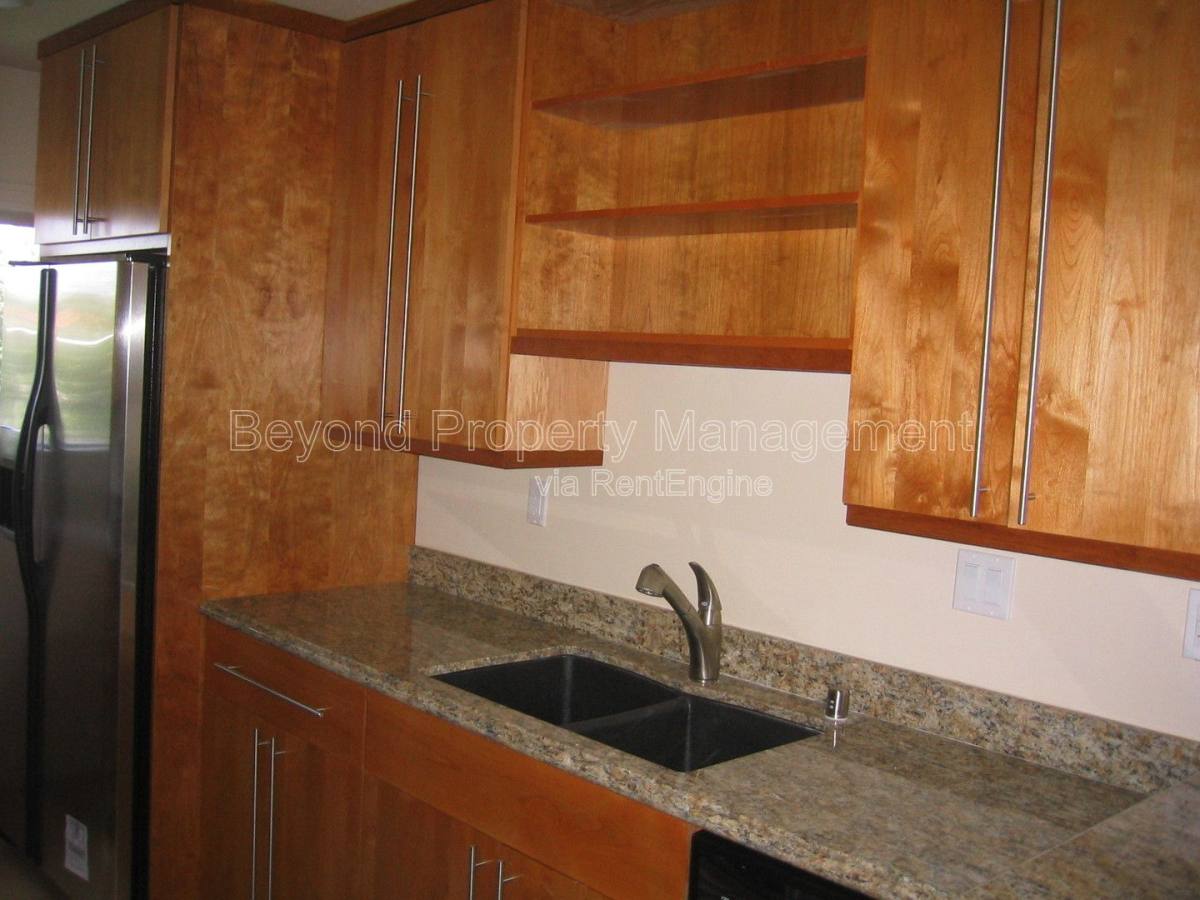 Apartment for rent at 1049 Felspar St #32, San Diego, CA 92109