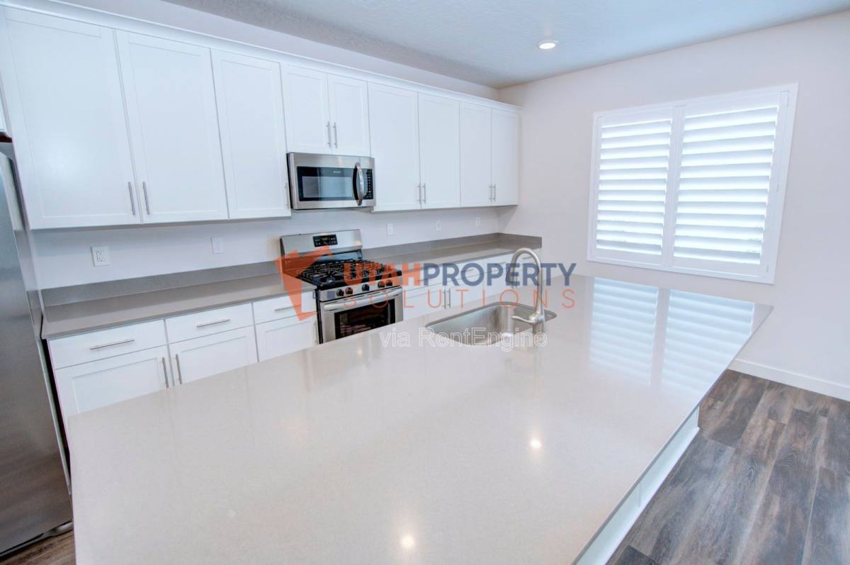House for rent at 2697 N Snowberry Dr, Saratoga Springs, UT 84045