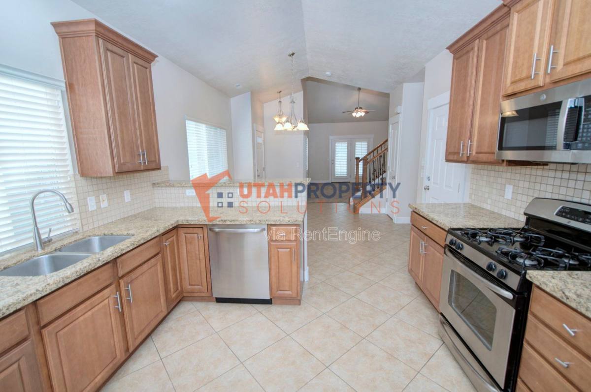 House for rent at 1046 Quarry View Way, Sandy, UT 84094