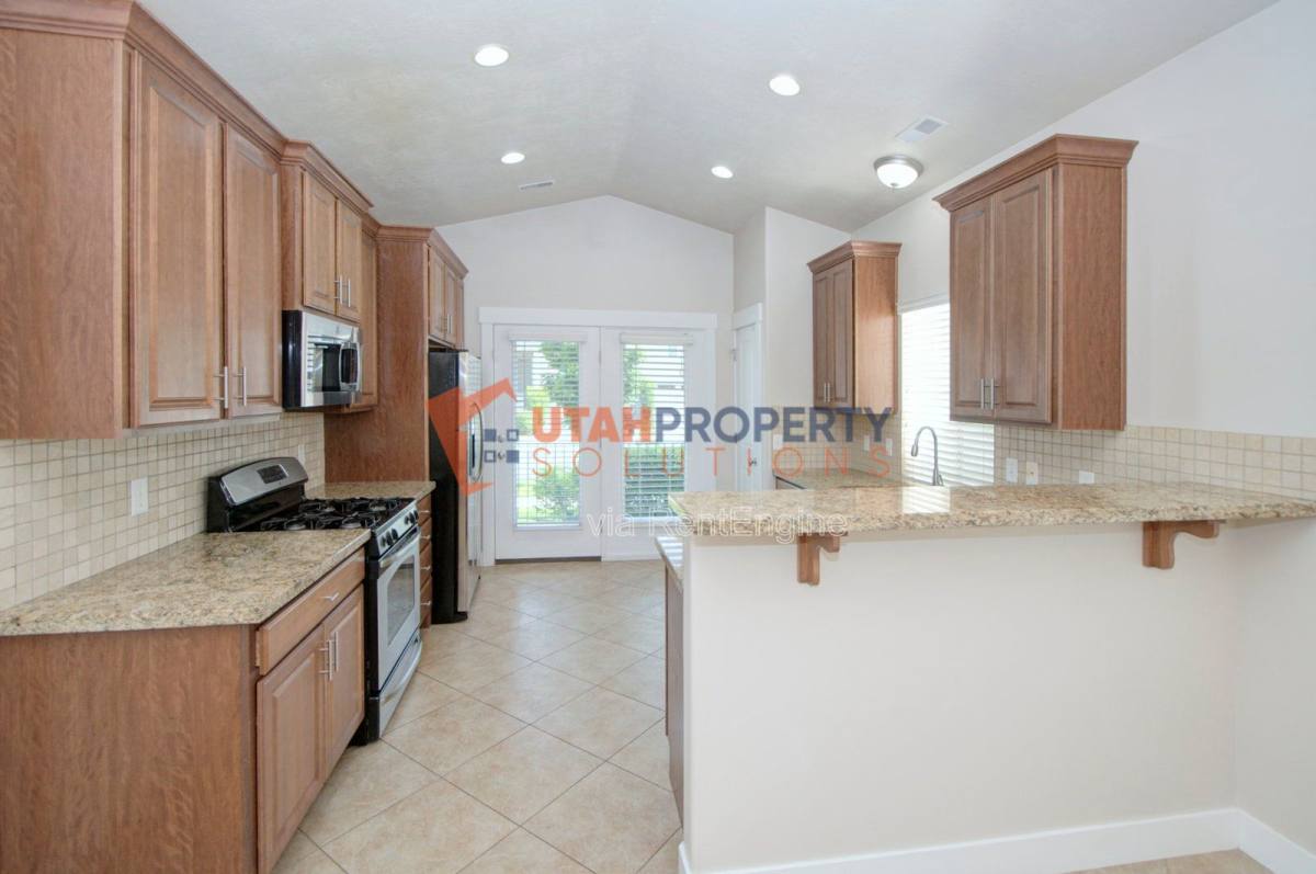 House for rent at 1046 Quarry View Way, Sandy, UT 84094