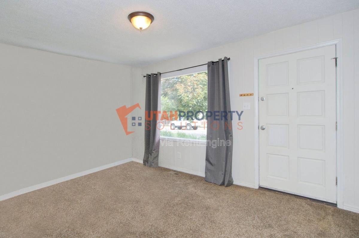 House for rent at 566 E Stringham Ave, Salt Lake City, UT 84106