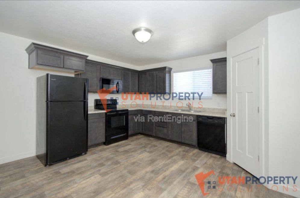 Townhouse for rent at 8172 N Broken Spoke Lane, Eagle Mountain, UT 84005