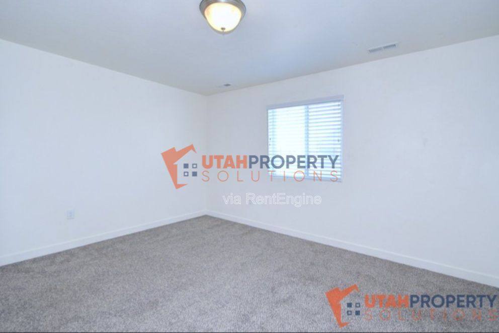 Townhouse for rent at 8172 N Broken Spoke Lane, Eagle Mountain, UT 84005