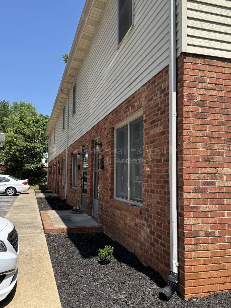 Apartment for rent at 1051 3rd St SE #1069, Hickory, NC 28602
