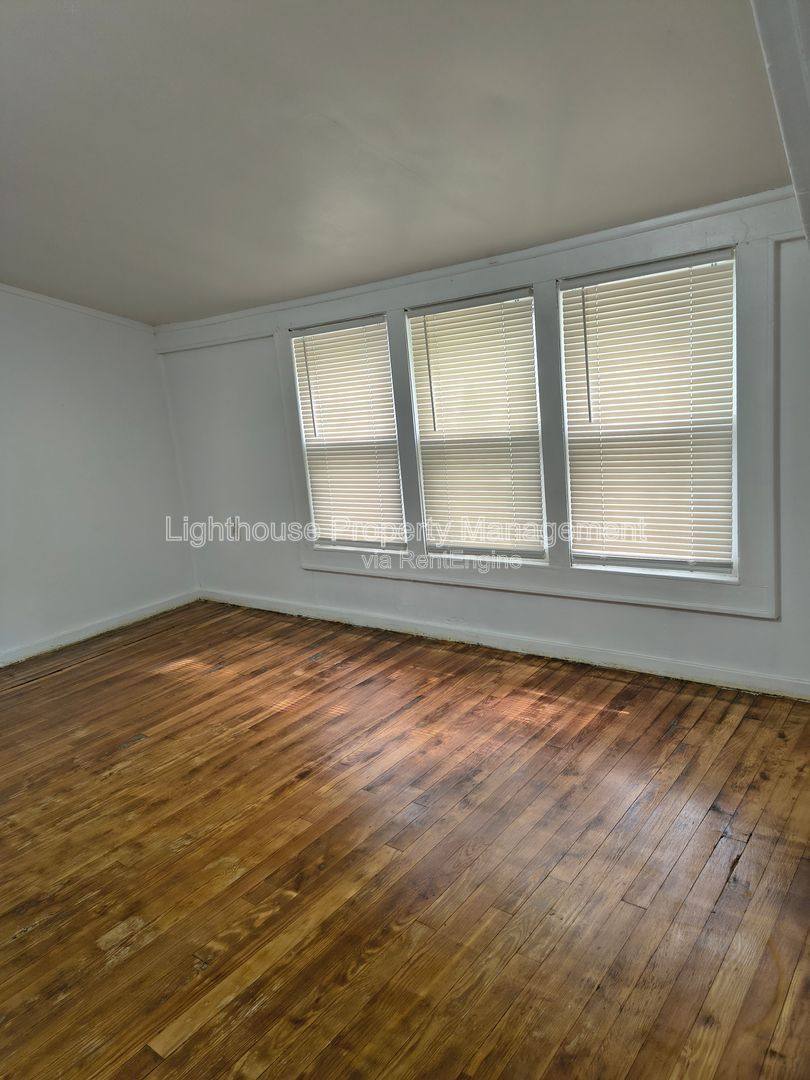 Apartment for rent at 3041 Lemuel St, Muskegon, MI 49444