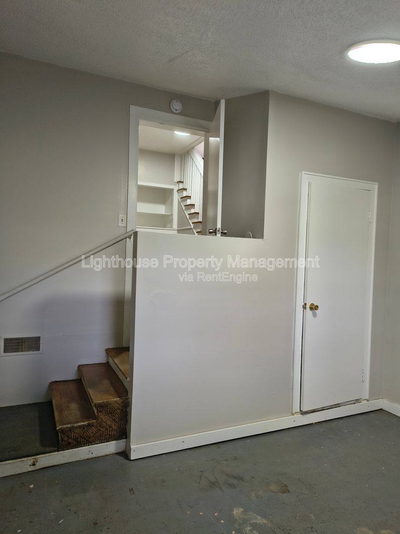 Apartment for rent at 3041 Lemuel St, Muskegon, MI 49444