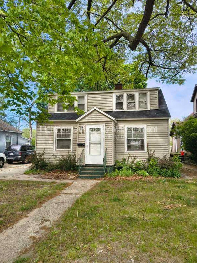 Apartment for rent at 3041 Lemuel St, Muskegon, MI 49444