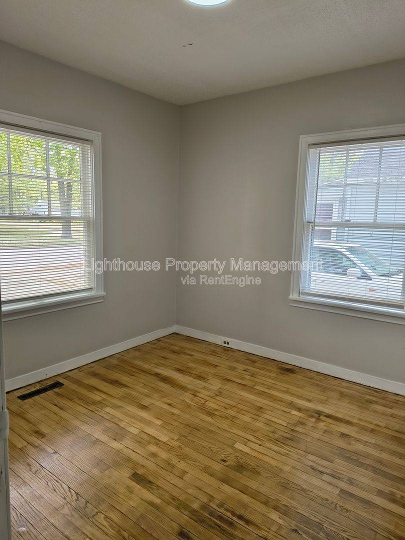 Apartment for rent at 3041 Lemuel St, Muskegon, MI 49444