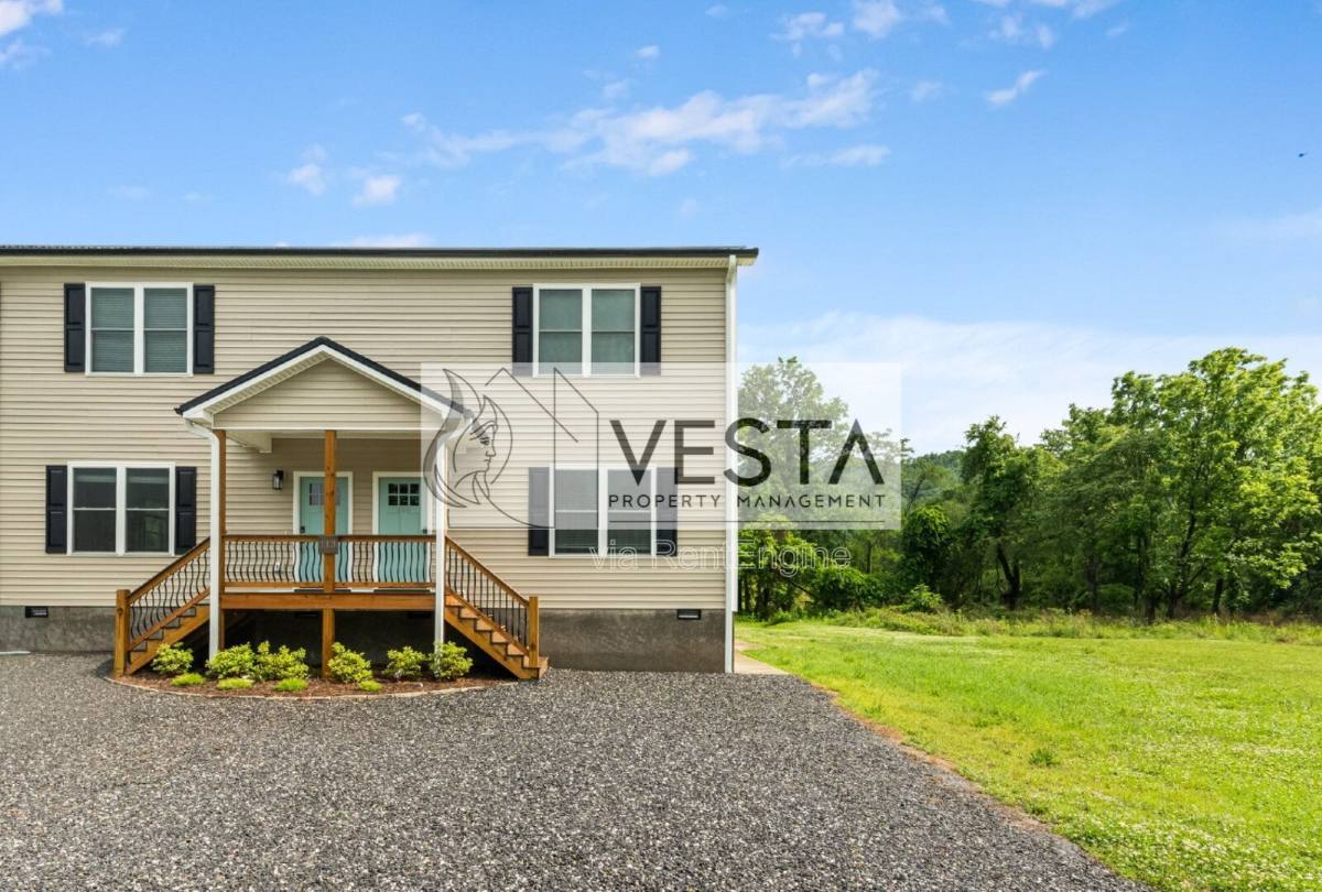 Apartment for rent at 113 Stone Dr #105, Swannanoa, NC 28778